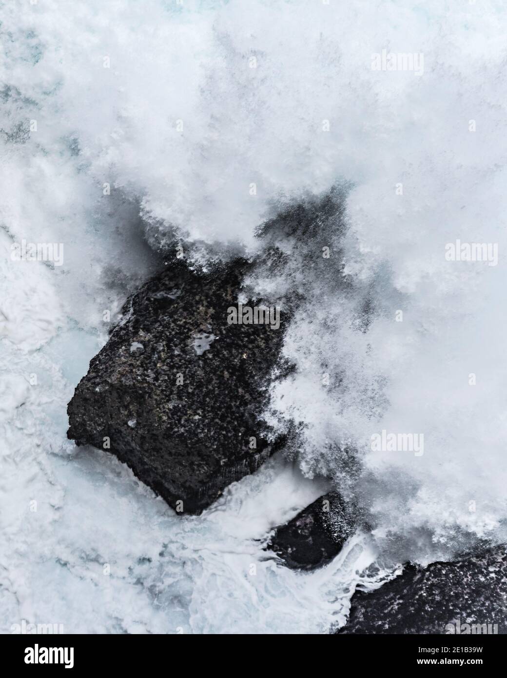 Background waves crashing hi-res stock photography and images - Alamy