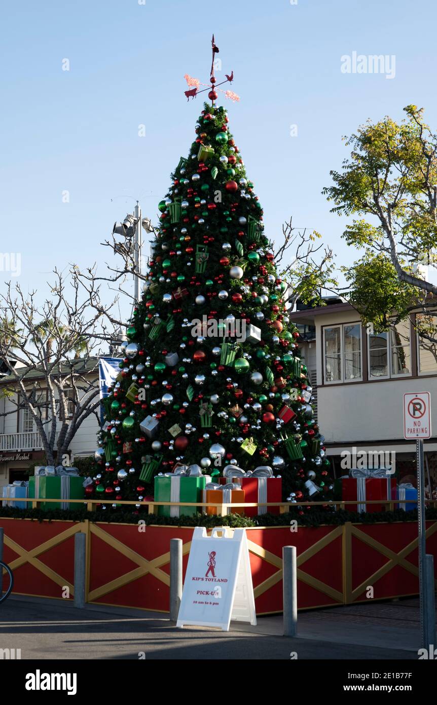 Los Angeles, CA USA - December 3, 2020: Christmas Tree at The Original ...