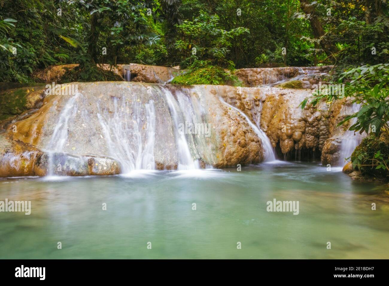 beatiful-cascades-waterfalls-on-efate-island-vanuatu-port-vila