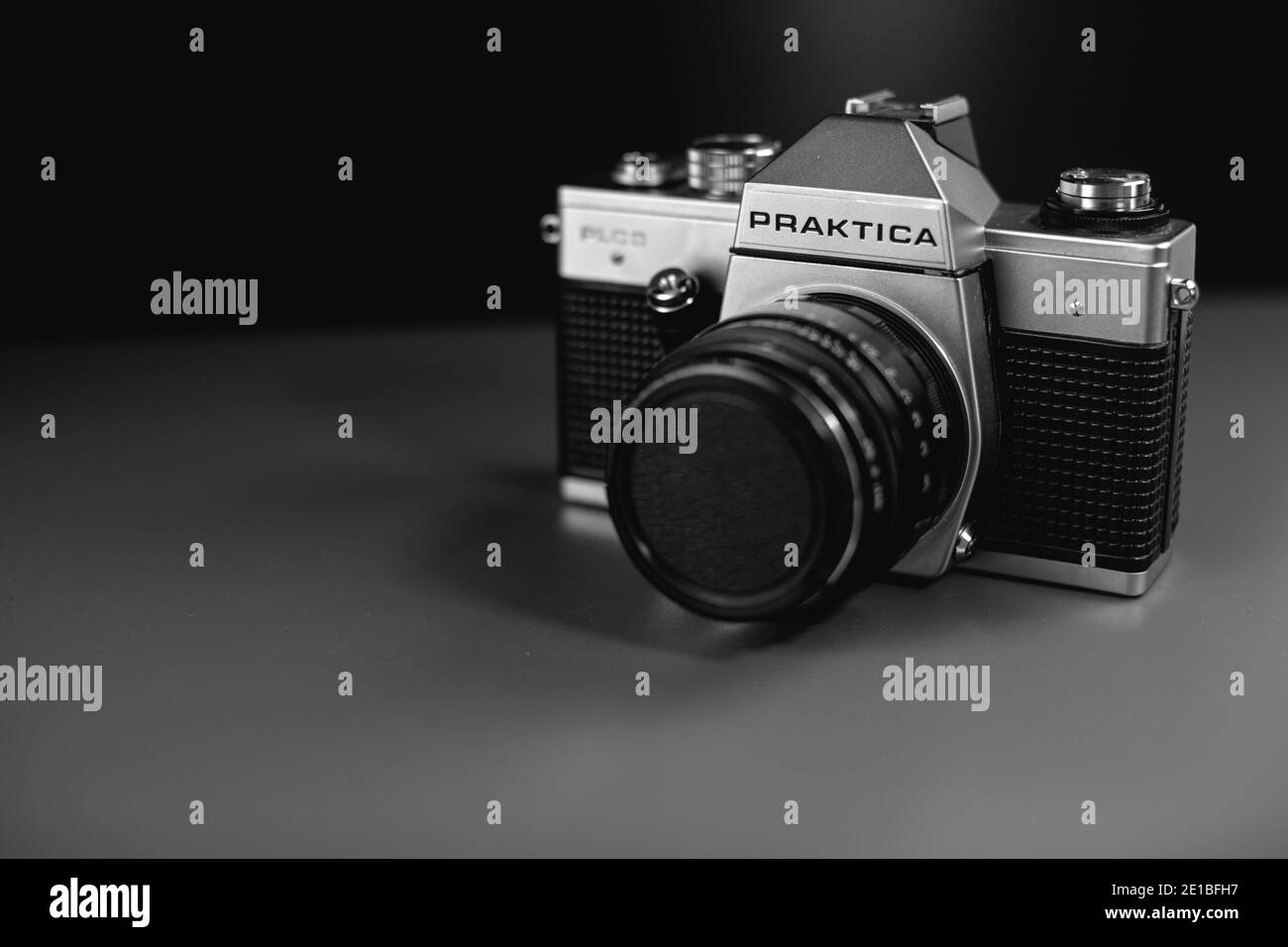 Vintage film slr and lens. Manual focus lenses Stock Photo Alamy