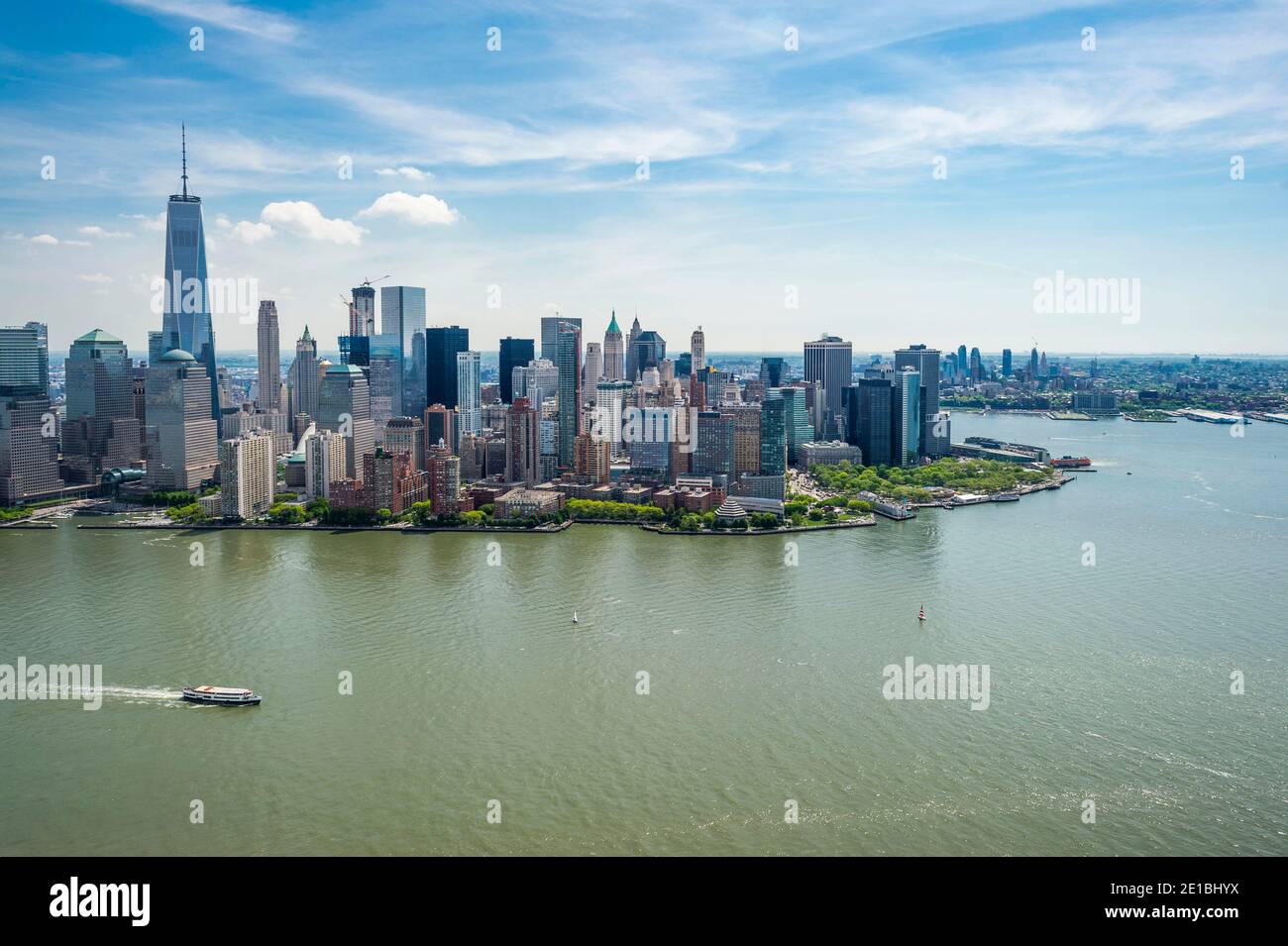 USA, New York: aerial view of Manhattan, the Hudson River and East ...