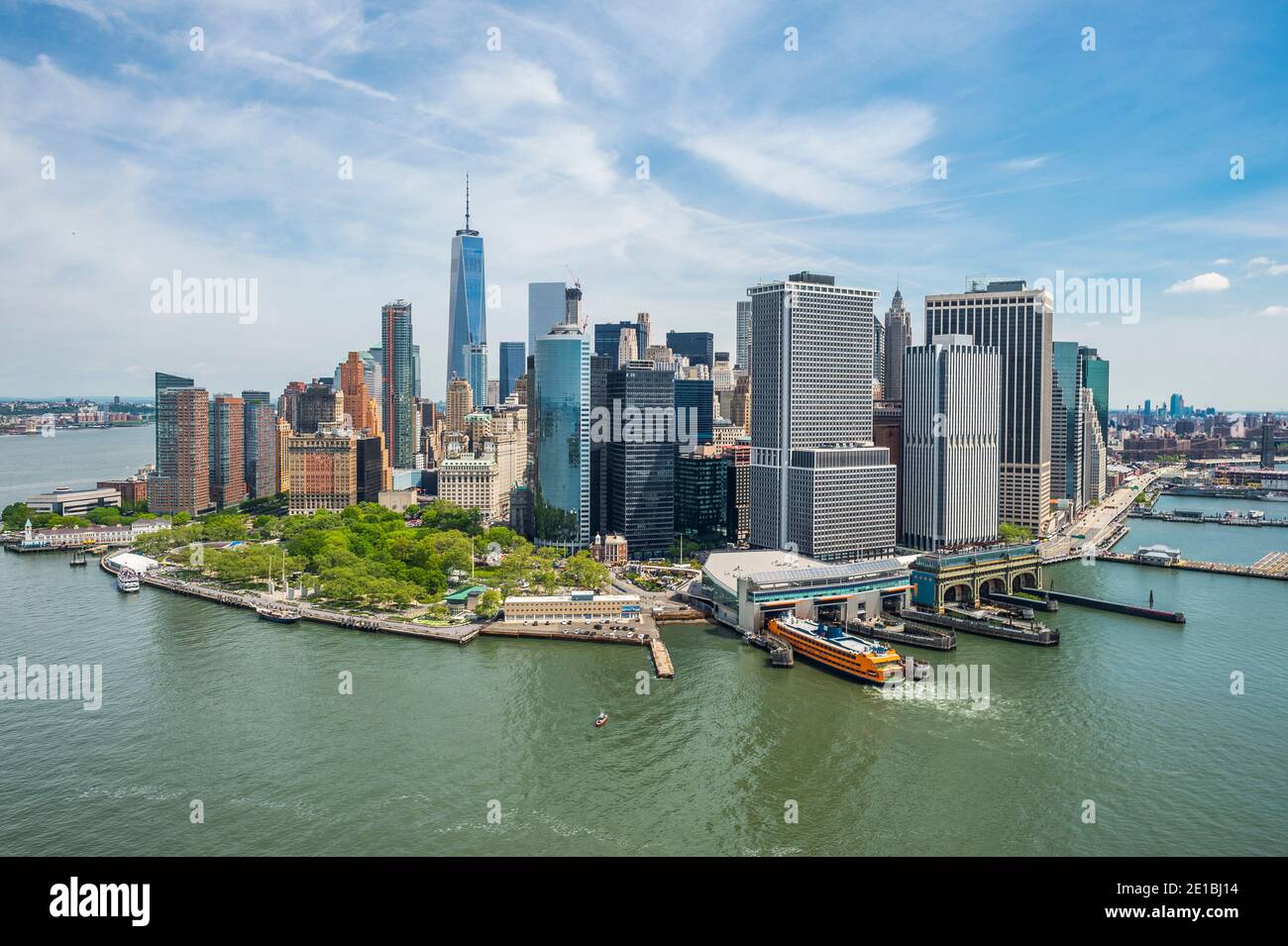 USA, New York: aerial view of Manhattan, the Hudson River and East ...