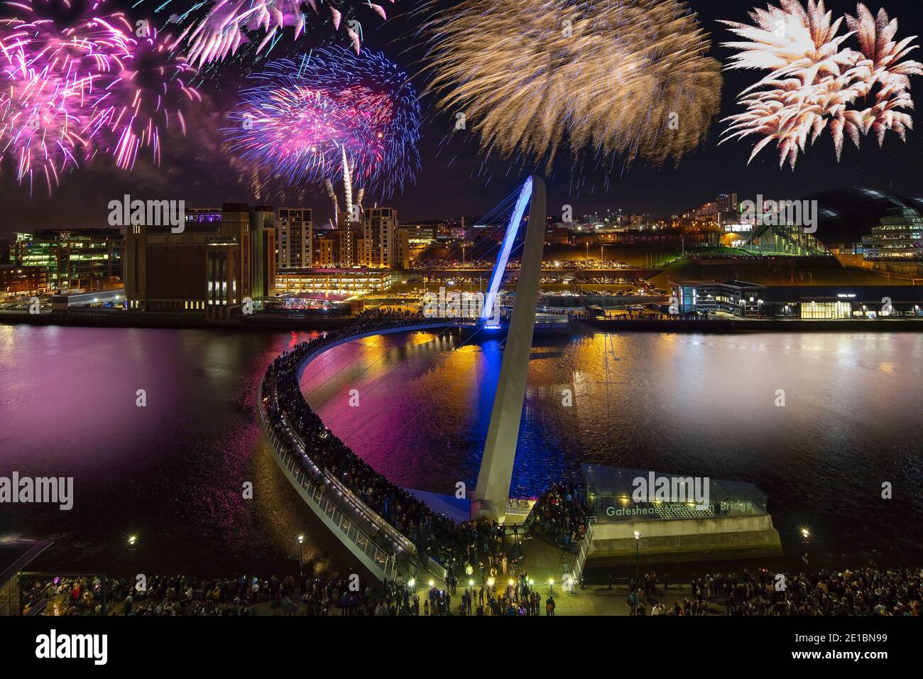 Millennium bridge fireworks hires stock photography and images Alamy
