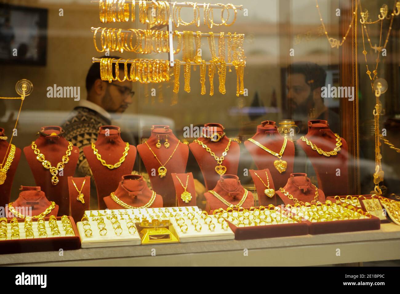Gaziantep, Southeast Anatolia, Turkey. 22nd Dec, 2020. Gaziantep, Turkey. Gold jewels in a jeweller's shop in the town of Gaziantep, in southern Turkey. In Anatolia the tradition of crafting gold jewels is believed to go back over 5,000 years, and according to the World Gold Council Turkey is currently the world third largest manufacturing centre of gold jewellery Credit: Muhammad Ata/IMAGESLIVE/ZUMA Wire/Alamy Live News Stock Photo