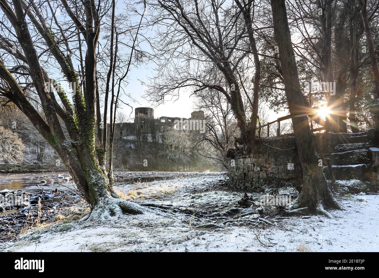 Barnard Castle, Teesdale, County Durham, UK. 6th January 2021. UK Weather.  A spectacular wintry start to the day as mist rises from the River Tees below the historic Barnard Castle. Credit: David Forster/Alamy Live News Stock Photo