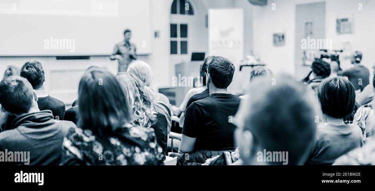 Media lecture university hi-res stock photography and images - Alamy