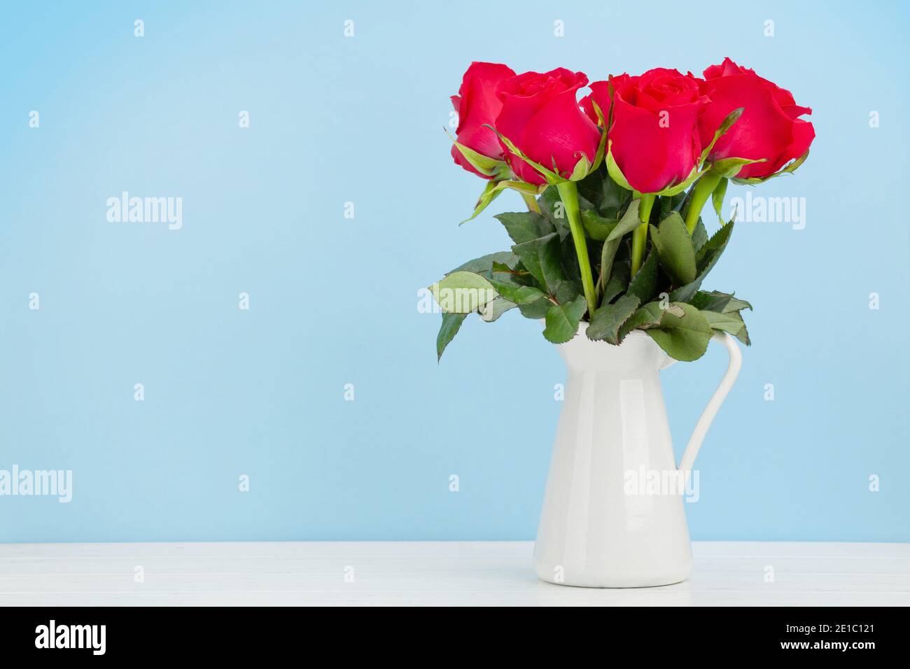 Valentines day greeting card with red rose flowers bouquet on wooden ...