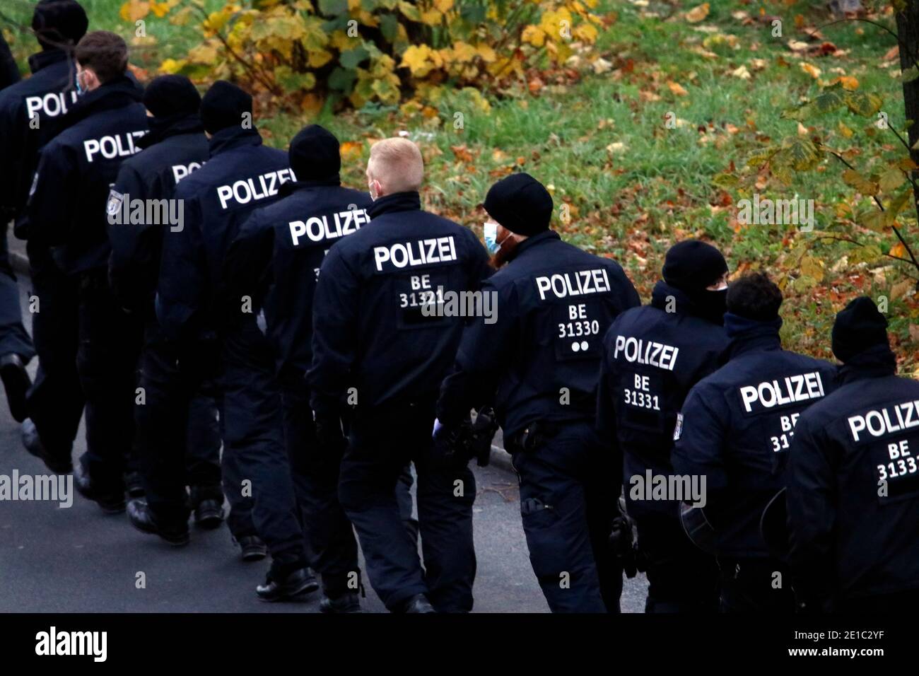 Impressionen: Polizei, "Wir muessen reden"-Demonstration von Impfgegnern und Corona-Skeptikern, 22. November 2020, Berlin  (nur fuer redaktionelle Ver Stock Photo
