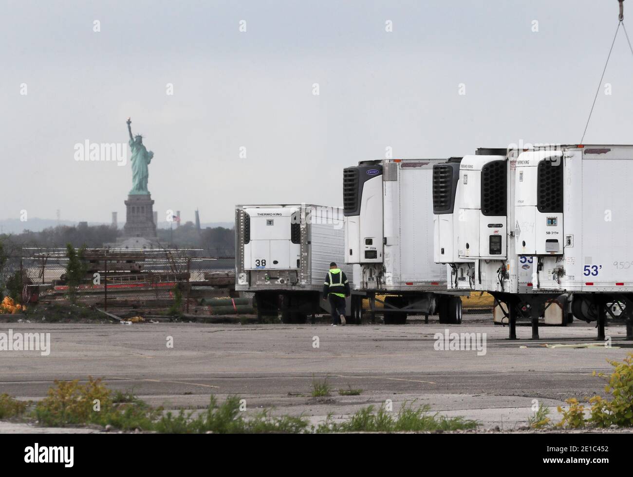 210106 Beijing Jan 6 2021 Xinhua Refrigerated Trailers Are Seen At A Temporary Morgue In Brooklyn Of New York The United States On May 11 2020 Xinhua Wang Ying Stock Photo Alamy