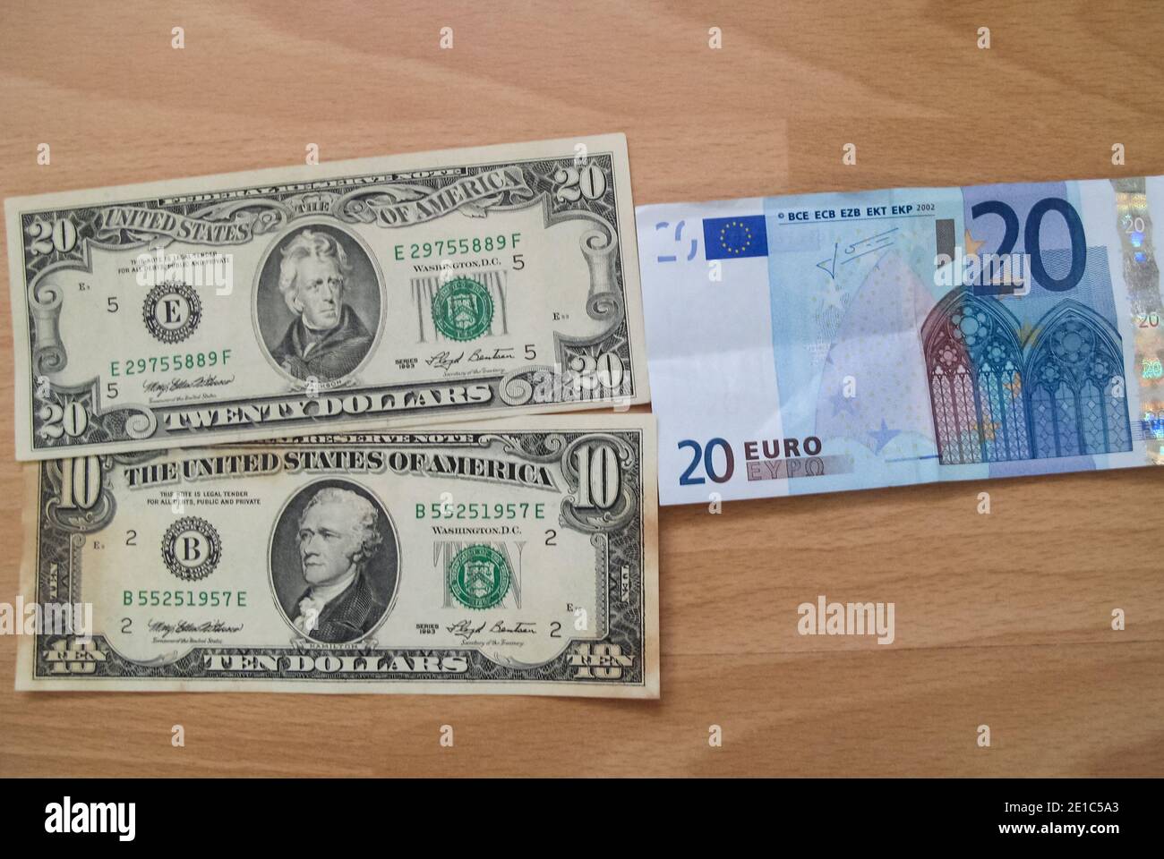 Информация о долларе и евро. Доллар 30 евро 40. Доллар по 30 картинка. 30 Долларов. 30 Euro to USD.