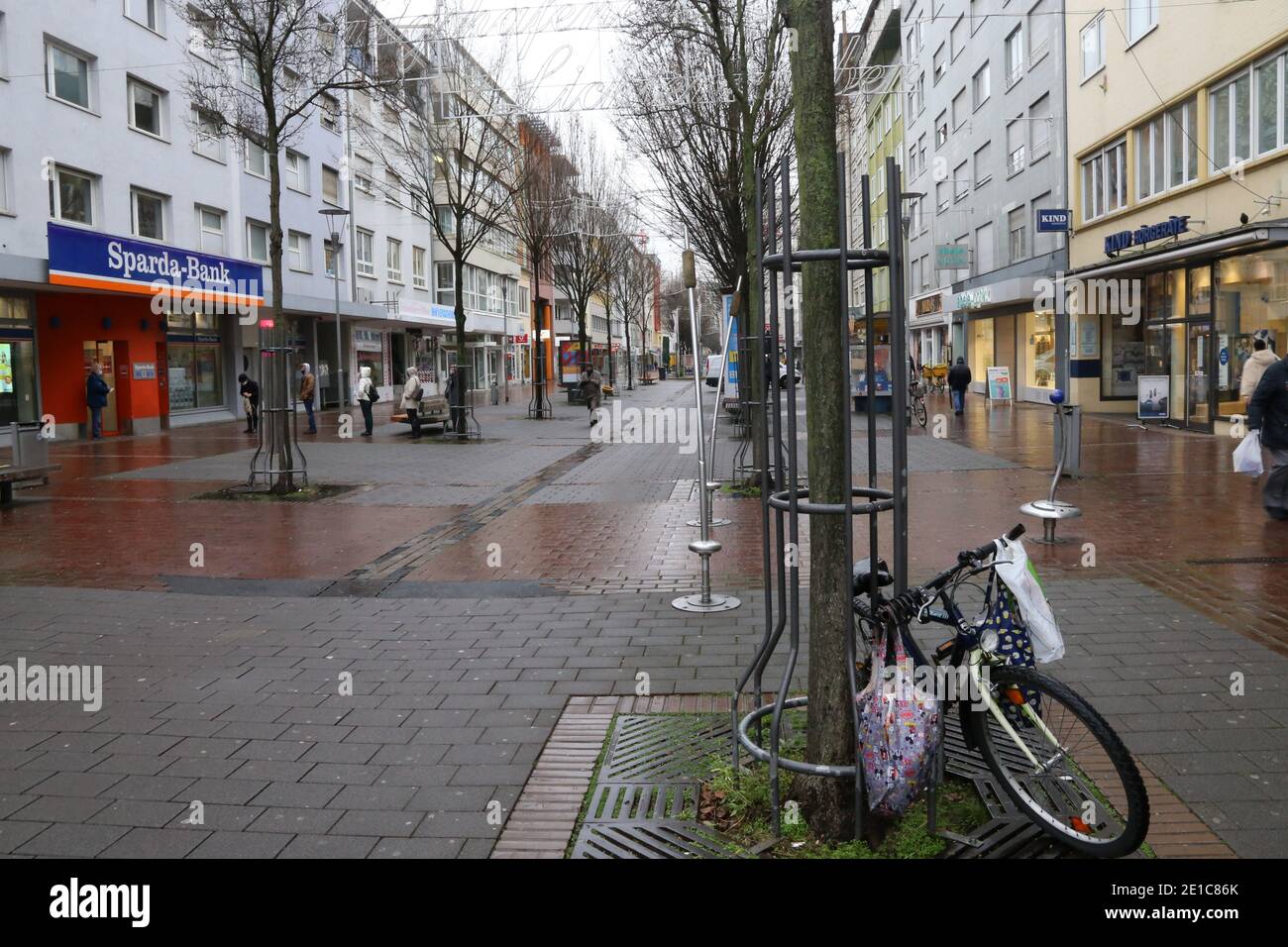 Symbolhaft für die Corona-Tristesse in Deutschland: Die menschenleere Fußgängerzone in Ludwigshafen (Rheinland-Pfalz) Stock Photo
