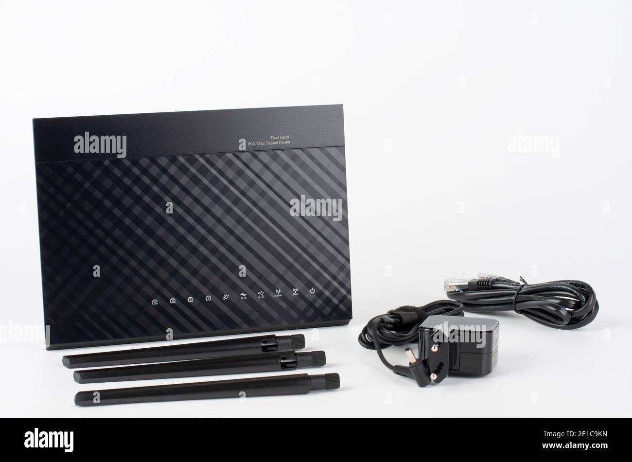 Dual-band gigabit Wi-Fi router, power cable, network cable, three ...