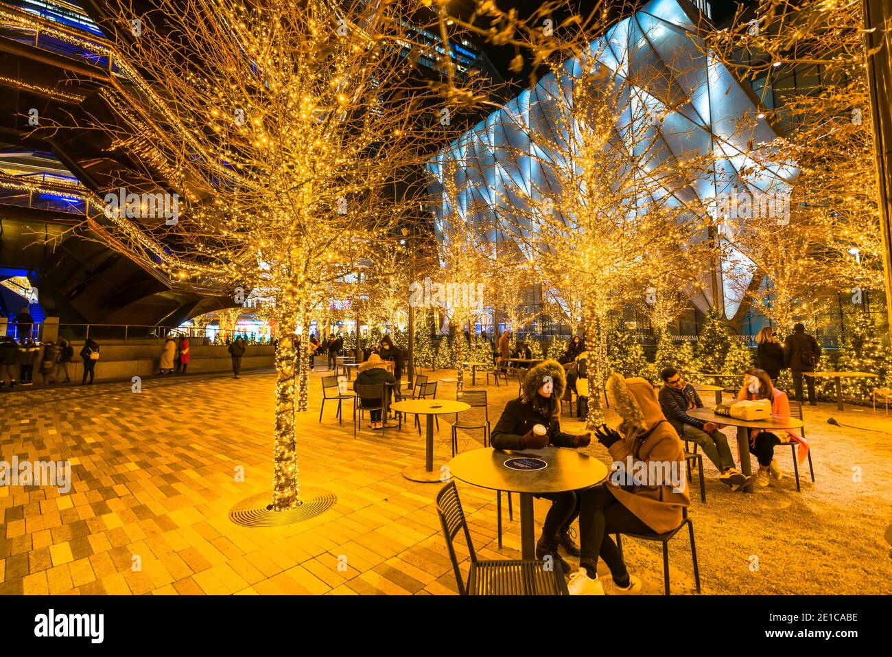 People Enjoy Watching The Christmas Lights At Hudson Yards Stock Photo Alamy