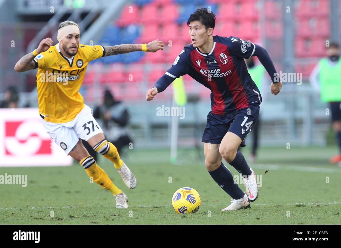 Bologna Italy 06th Jan 2021 Udinese S Roberto Pereyra L And Bologna S Takehiro Tomiyasu During The Italian
