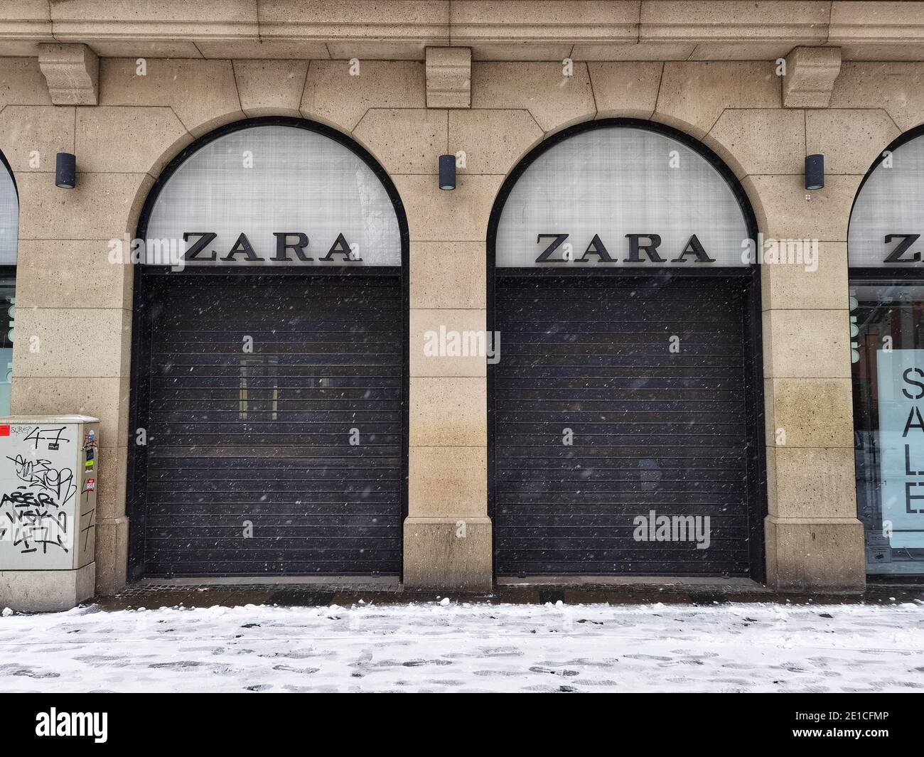 Munich, Bavaria, Germany. 6th Jan, 2021. A Zara store closed for the  holiday in Munich, Germany. The owner of Zara Inditex had announced in June  it will close 1,000-2,000 stores worldwide. Credit: