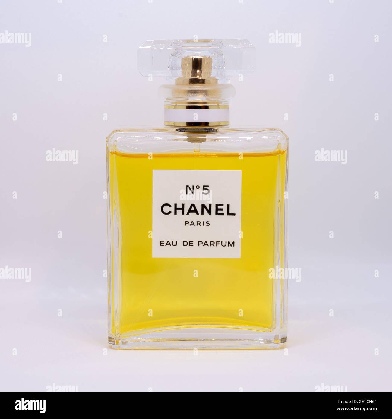 Chanel No 5 Perfume Stock Photo - Download Image Now - Perfume, Box -  Container, Number 5 - iStock