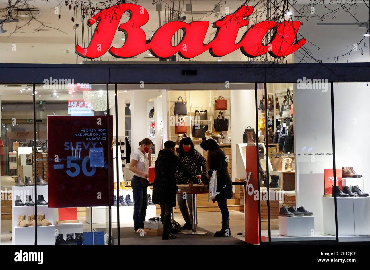 Customers pick-up their shoes order at the entrance of a closed Bata store  amid the coronavirus disease (COVID-19) outbreak in Prague, Czech Republic,  January 6, 2021. REUTERS/David W Cerny Stock Photo -
