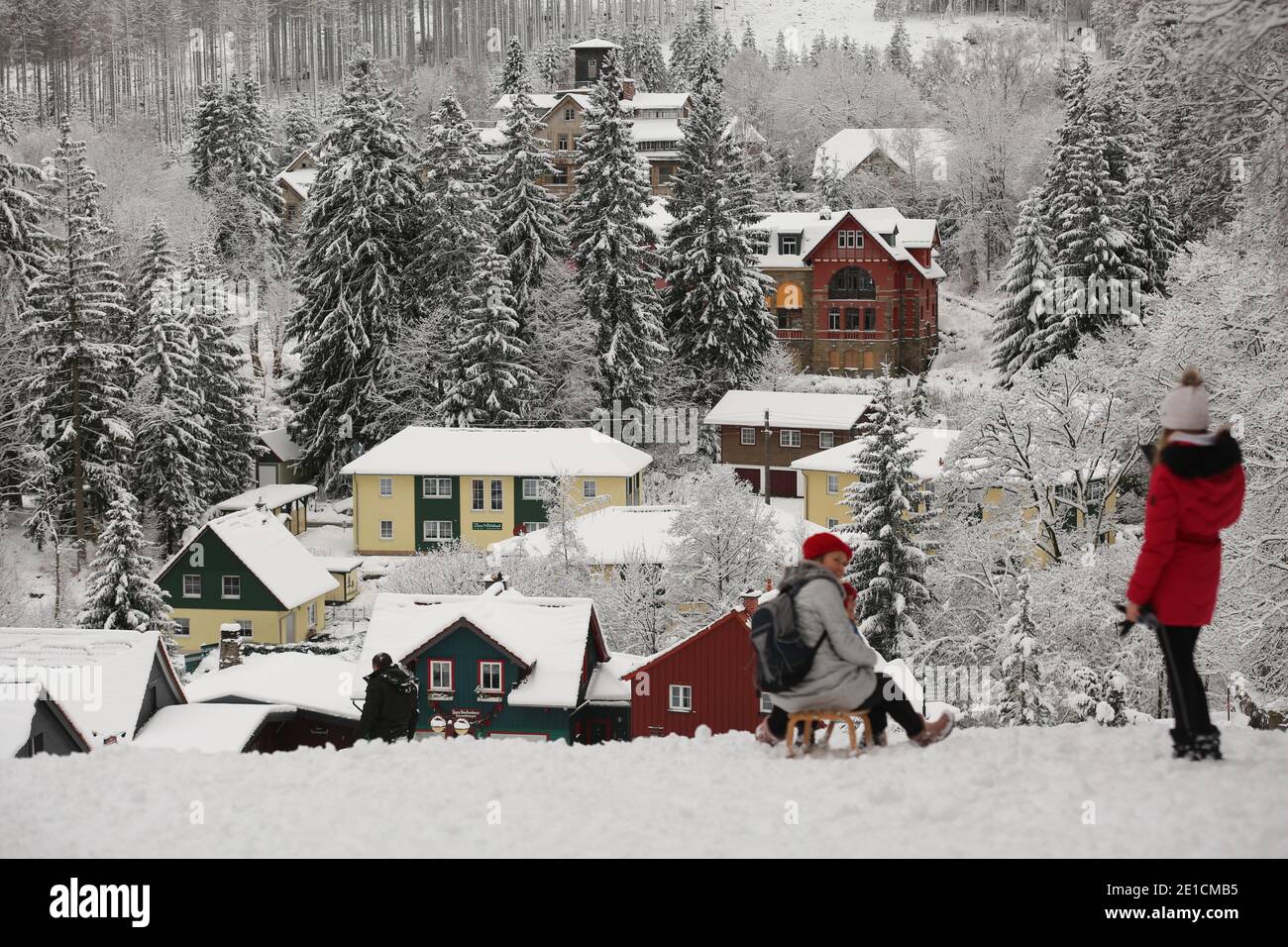 dpatop - 06 January 2021, Saxony-Anhalt, Schierke: View of the Harz village Schierke. After the large volume of traffic last weekend, it remained relatively quiet on 06.01.2021 in the village. The mass visitor rush was absent. Photo: Matthias Bein/dpa-Zentralbild/dpa Stock Photo
