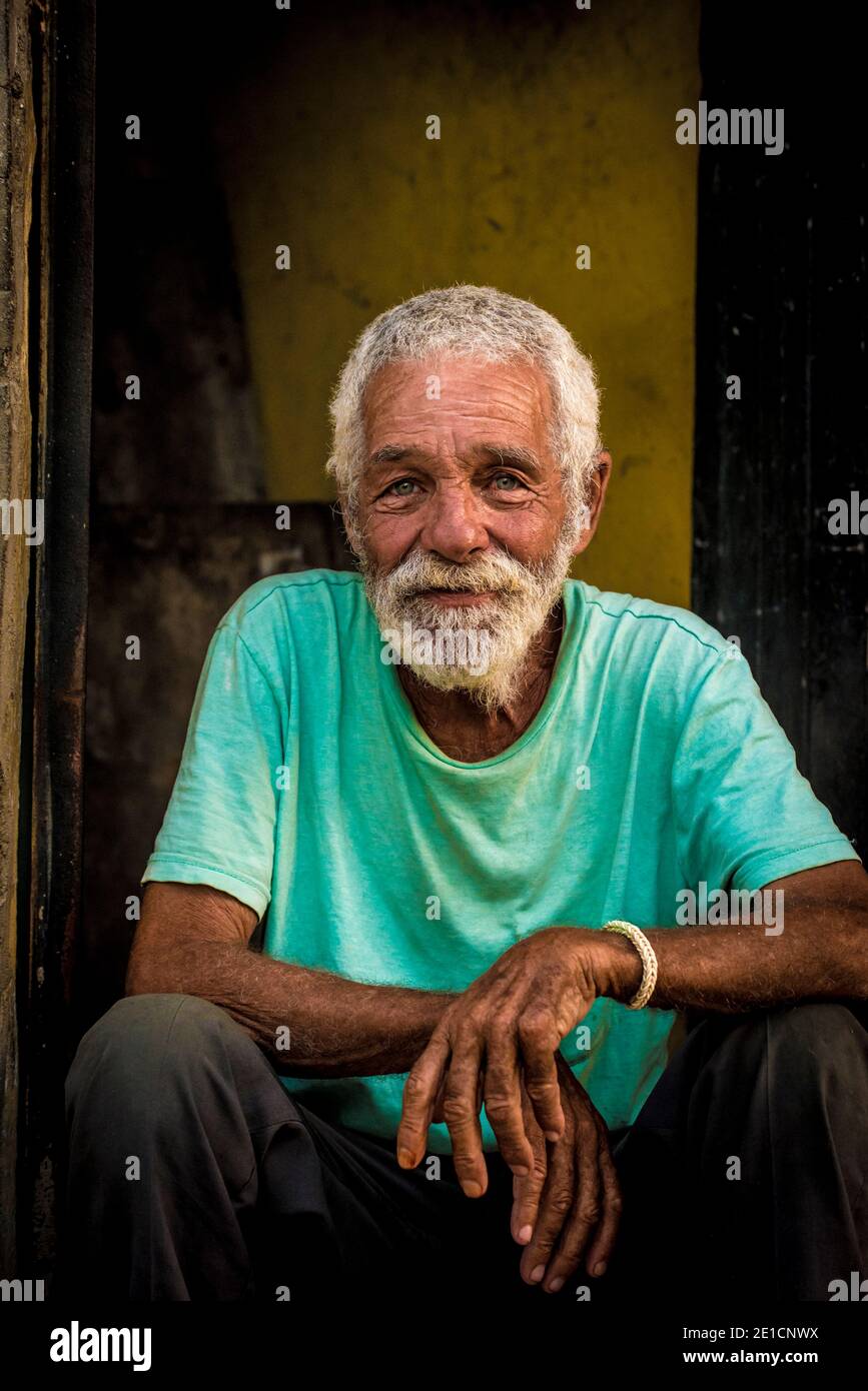 Kind eyes hi-res stock photography and images - Alamy
