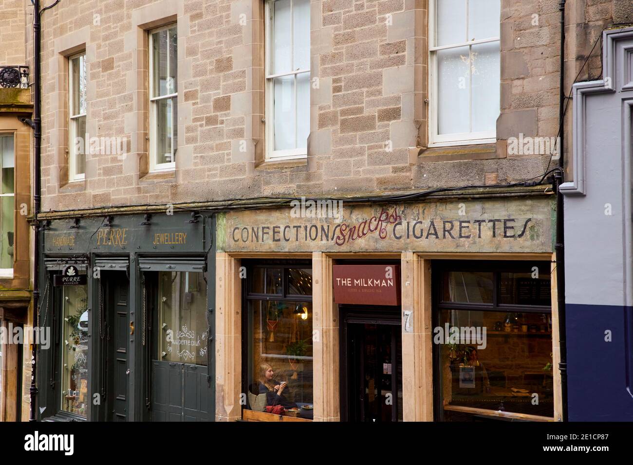 cigarette shop paris Tabac And Cigar Shop Paris Stock Photo - Download Image Now - Paris -  France, Tobacco Crop, Store