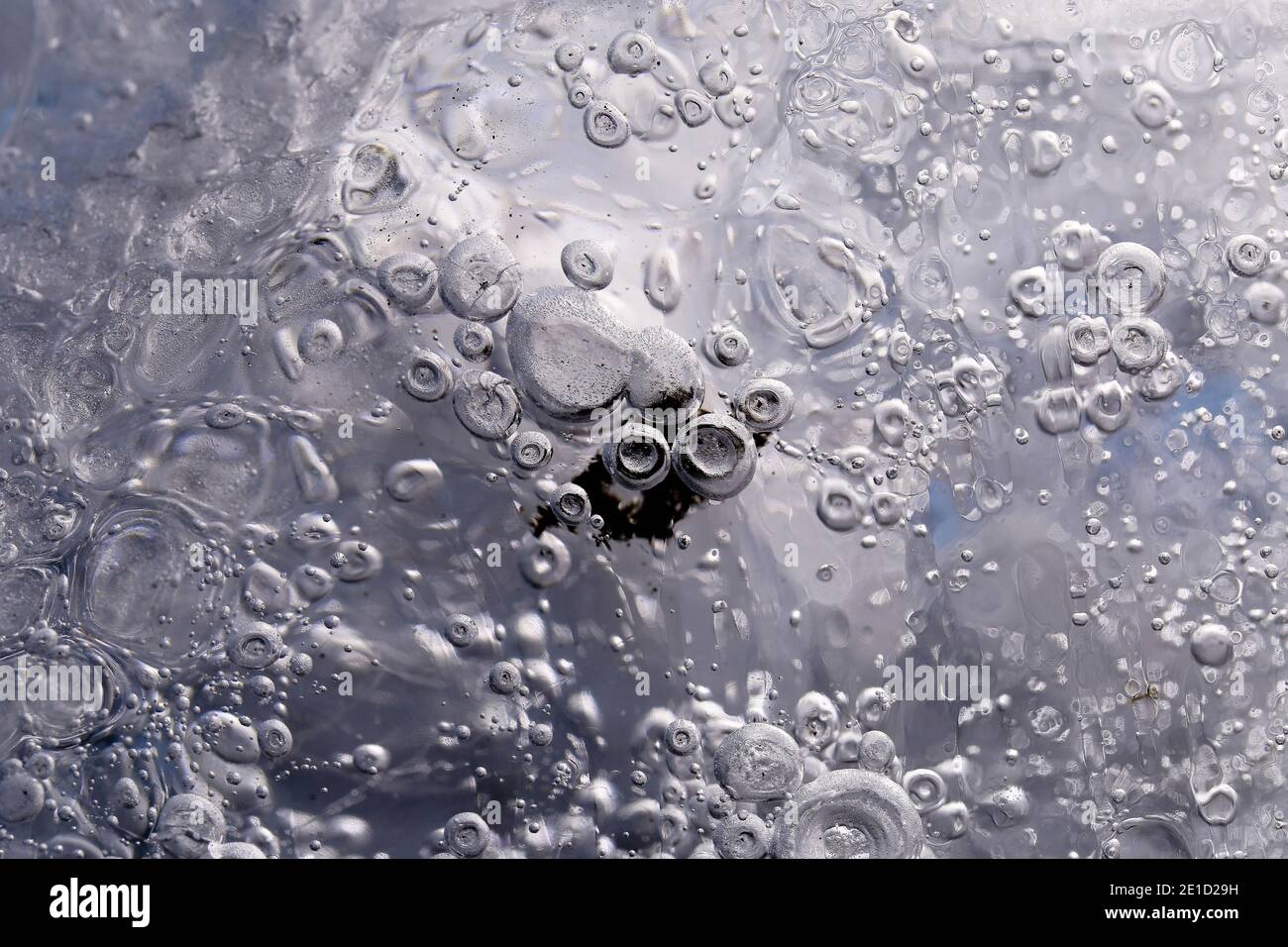 Eingeschlossene Luftblasen im Eis Stock Photo