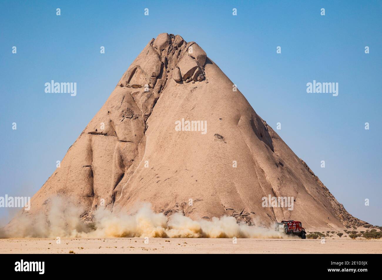 502 Viazovich Siarhei (blr), Haranin Pavel (blr), Zaparoshchanka Anton (blr), Maz, Maz-Sportauto, Camion, Truck, action during the 4th stage of the Dakar 2021 between Wadi Al Dawasir and Riyadh, in Saudi Arabia on January 6, 2021 - Photo Florent Gooden / DPPI / LM Stock Photo