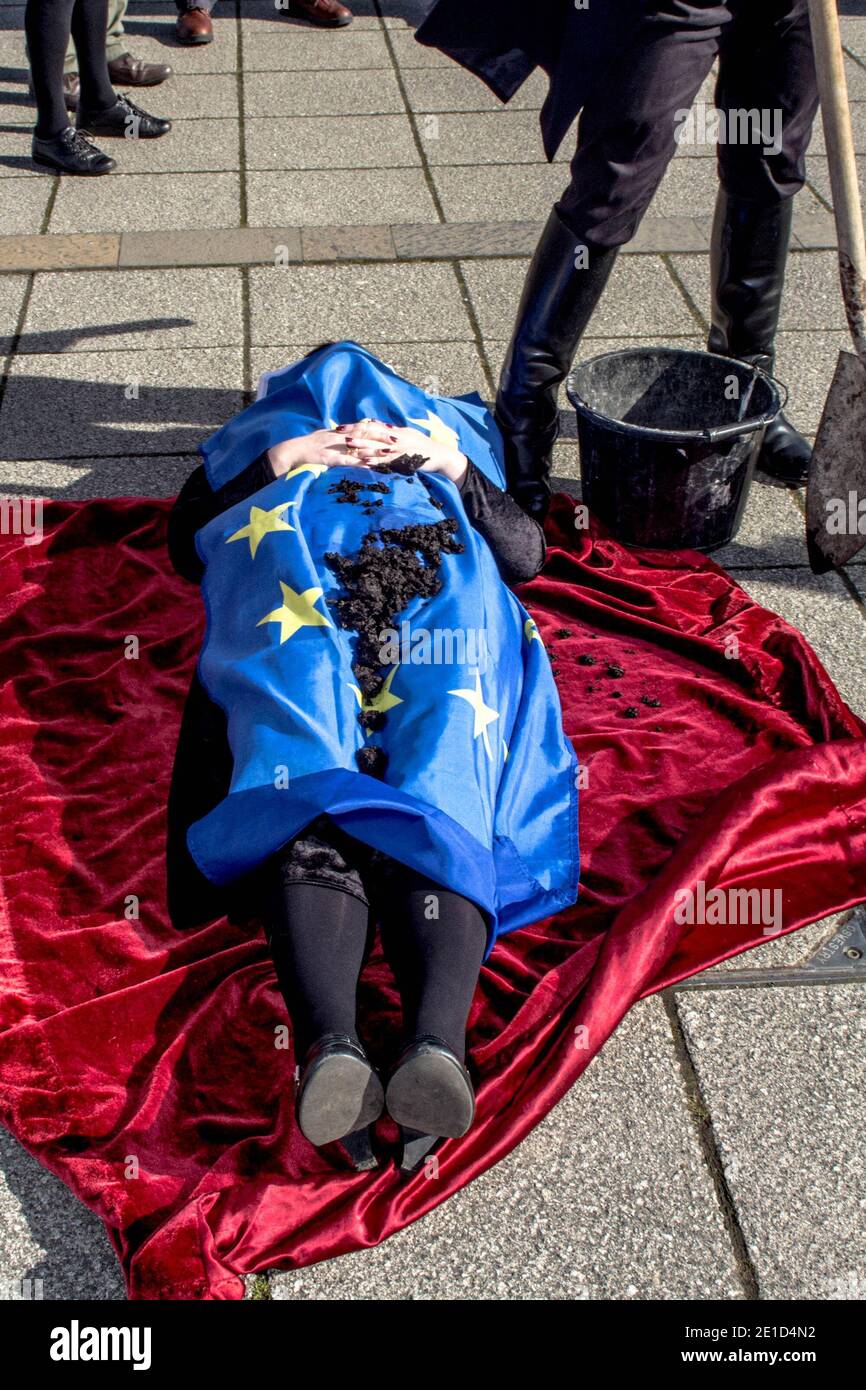 Pro-European Union campaigners gather on Baltic Square, Gateshead to show their solidarity with EU citizens to protest against the Brexit Bill. The campaign action, a burial of British EU membership, was about raising awareness, solidarity and expressing immense sadness. Now that the UK has left the European Union on 31st December 2020, the group organized as North East for Europe, is committed to campaigning to Rejoin. 14th March 2017, Baltic Square, Gateshead, UK. Stock Photo