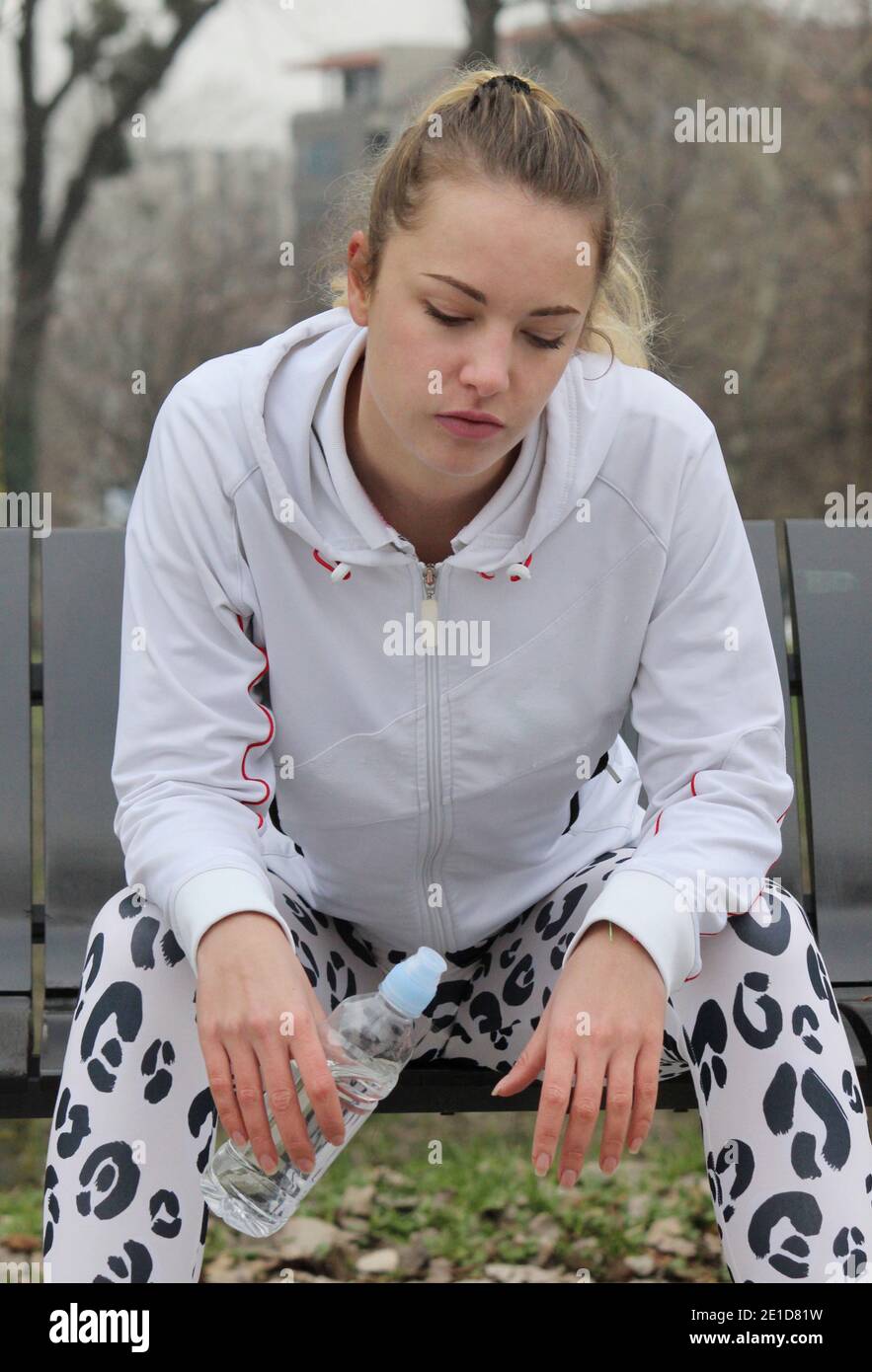 woman sport drinking water Stock Photo Alamy