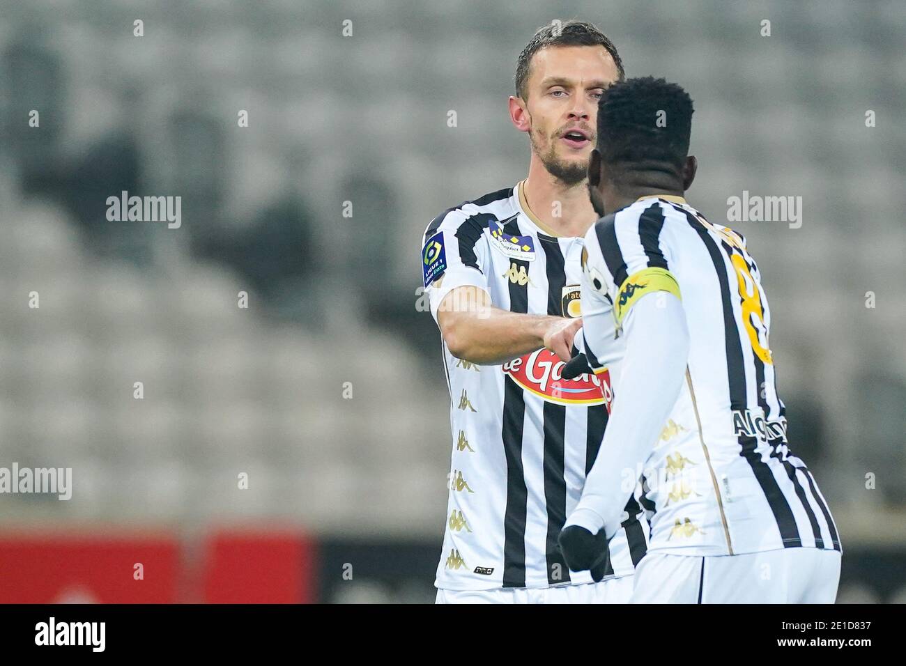 LILLE, FRANCE - JANUARY 6: Goal by Romain Thomas of Angers SCO, Ismael Traore of Angers SCO during the Ligue 1 match between Lille OSC and Angers SCO at Stade Pierre Mauroy on January 6, 2021 in Lille, France (Photo by Jeroen Meuwsen/BSR Agency/Alamy Live News)*** Local Caption *** Romain Thomas, Ismael Traore Stock Photo