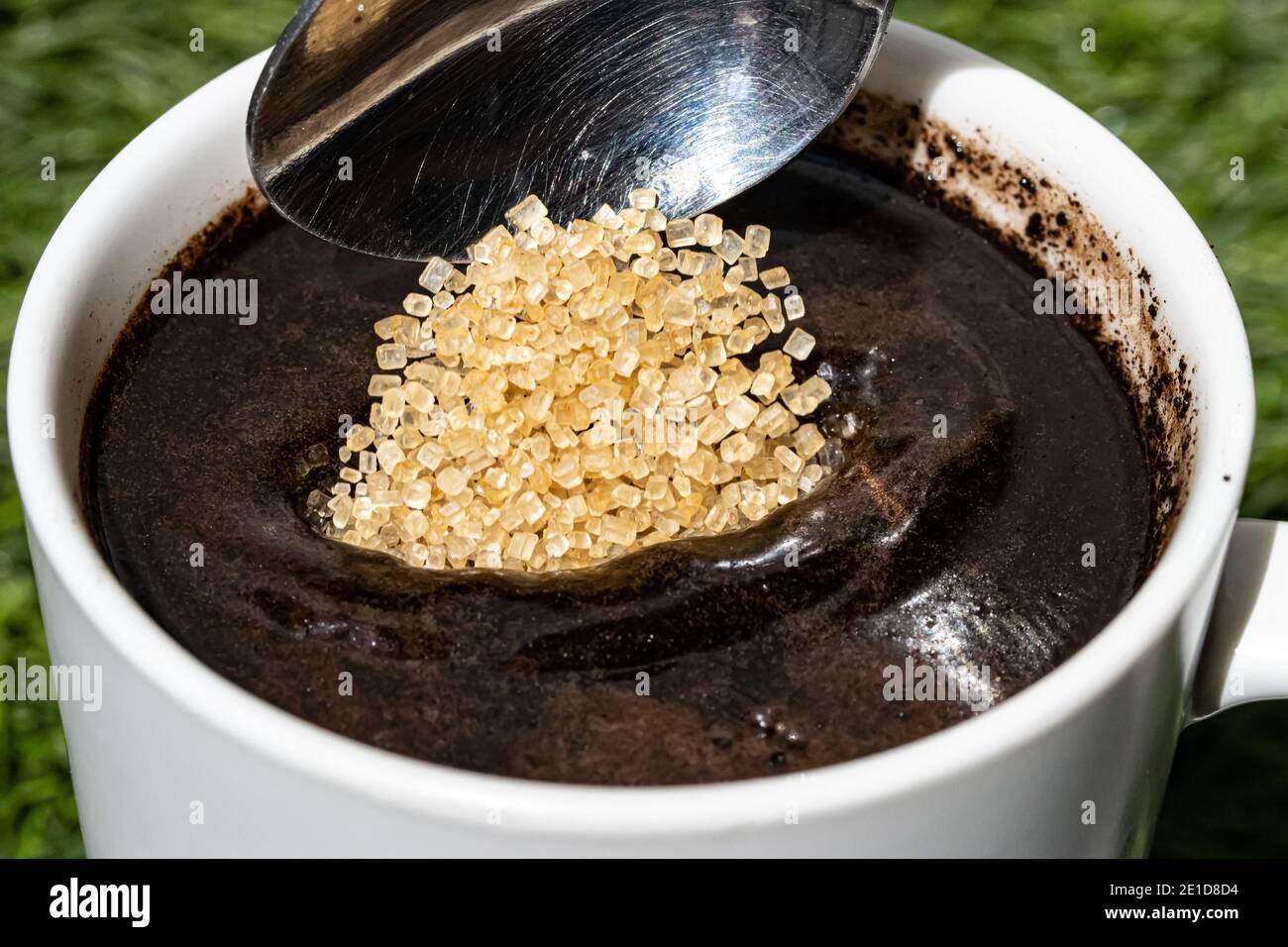 Spoon sugar pouring hires stock photography and images Alamy
