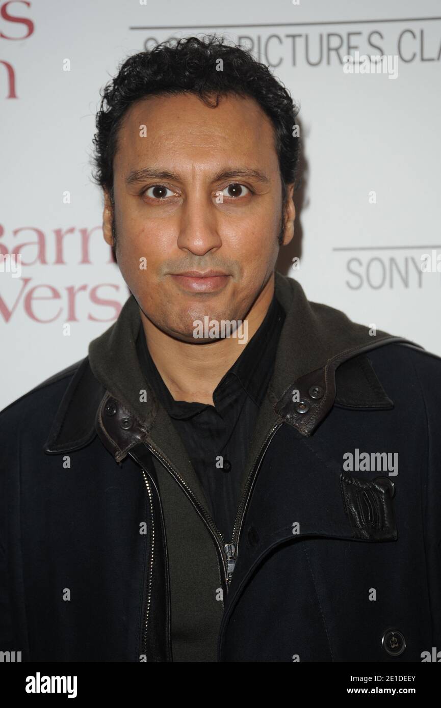 Cast member Aasif Mandvi arriving for the premiere of ‘Barney’s Version