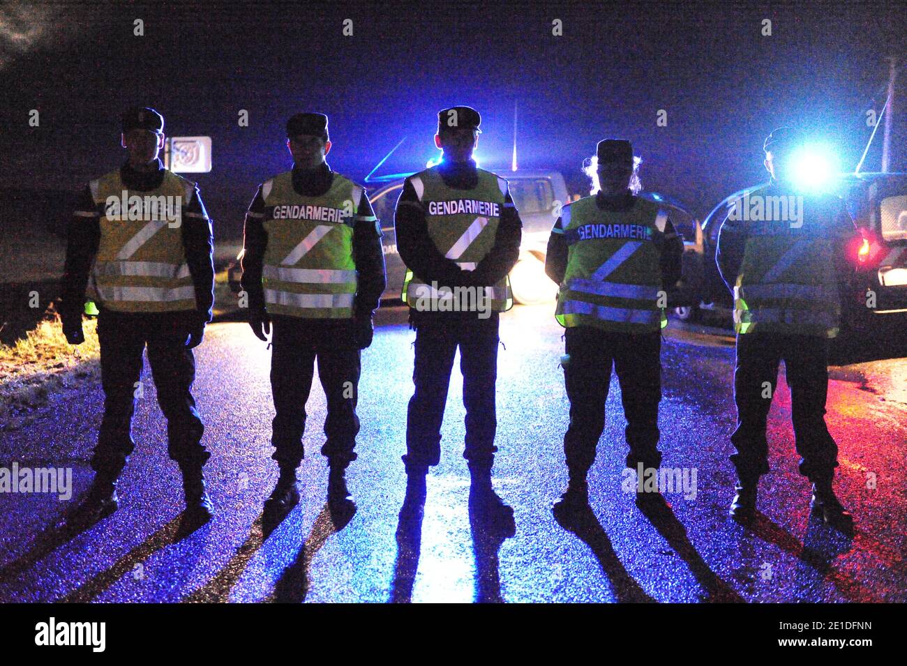 Reconstitution des degradations commises contre une ligne TGV de l'Est dans l'affaire dite de Tarnac, a Dhuisy, Seine-et-Marne, France dans la nuit du 13 au 14 janvier 2011. Dans la nuit du 7 au 8 novembre 2008, Julien Coupat conduit les policiers, qui le filaient en Seine-et-Marne, a proximite de la ligne du TGV Est, ou a lieu l’ un des quatre sabotages de la nuit. Il est en compagnie d’Yildune Levy et il cherche a dejouer la surveillance policiere. La filature commence a 18 h 25 au niveau de l’autoroute A4. Le couple emprunte les departementales D81 et D845, autour de Dhuisy. Leur Mercedes e Stock Photo
