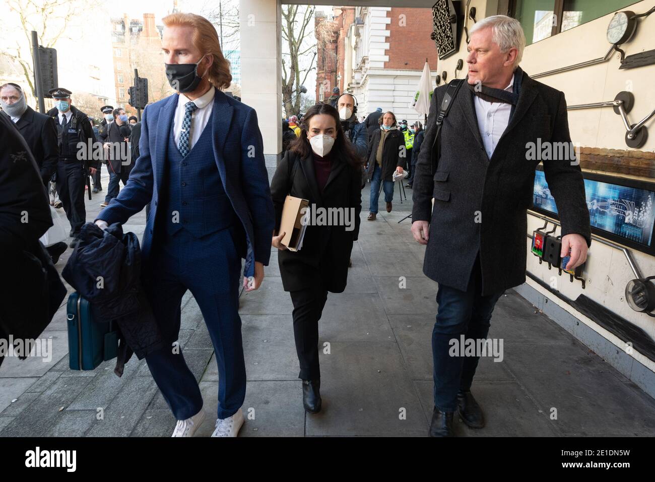 06 January 2021. London, United Kingdom. Stella Moris and WikiLeaks co-founder Kristinn Hrafnsson leave a bail hearing for her Julian Assange at Westminster Magistrates Court. Photo by Ray Tang. Stock Photo