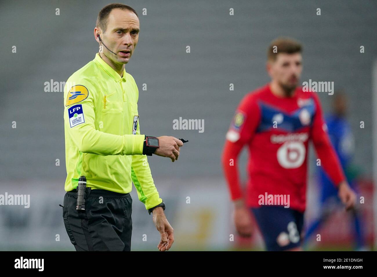 LILLE, FRANCE - JANUARY 6: Referee Thomas Leonard during the Ligue 1 match between Lille OSC and Angers SCO at Stade Pierre Mauroy on January 6, 2021 in Lille, France (Photo by Jeroen Meuwsen/BSR Agency/Alamy Live News)*** Local Caption *** Thomas Leonard Stock Photo