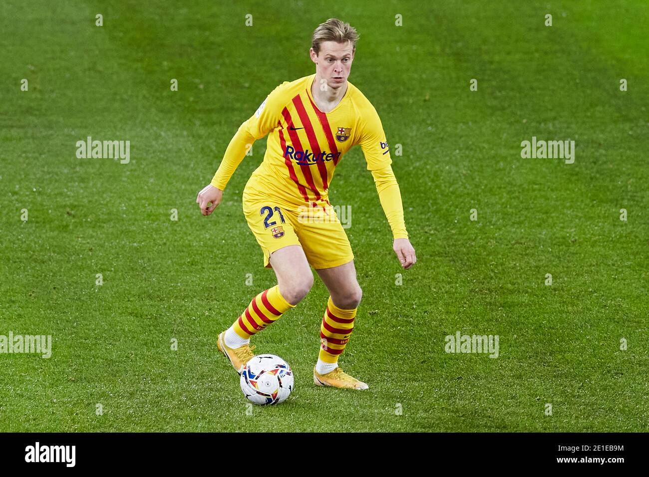 Bilbao, Spain. 06 January, 2021. Frenkie de Jong of FC Barcelona in action during the La Liga match between Athletic Club Bilbao and FC Barcelona played at San Mames Stadium. Credit: Ion Alcoba/Capturasport/Alamy Live News Stock Photo