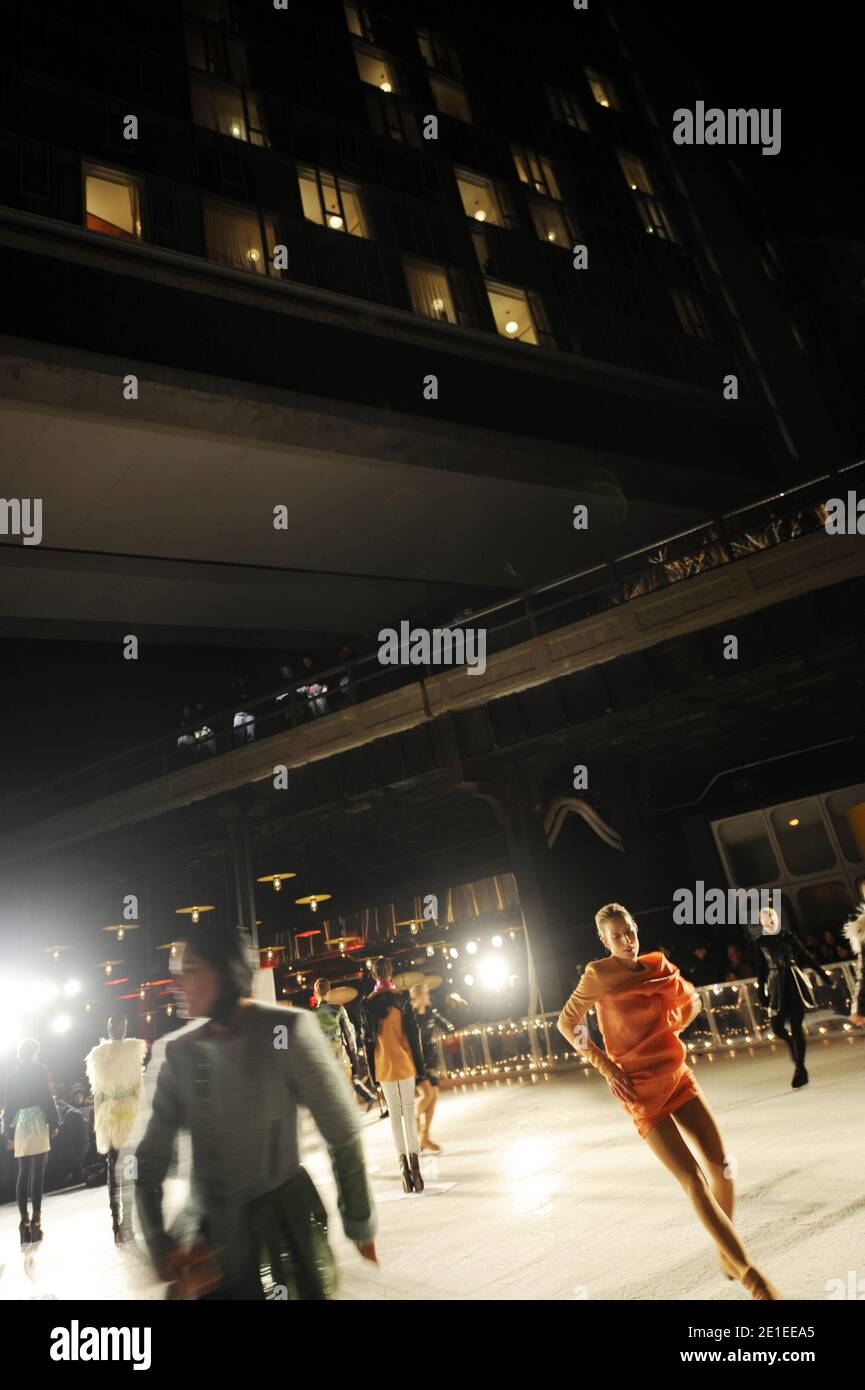 Standard hotel ice rink hires stock photography and images Alamy