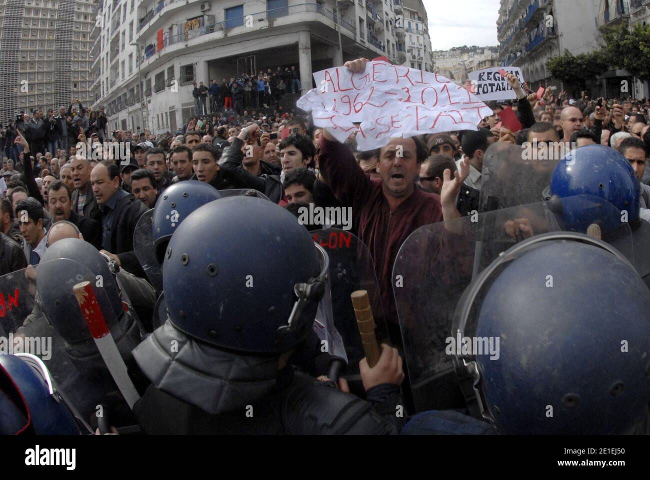 Manifestations en egypte hi-res stock photography and images - Alamy