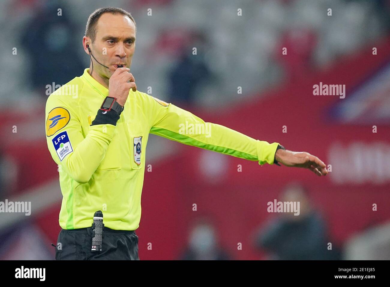 LILLE, FRANCE - JANUARY 6: Referee Thomas Leonard during the Ligue 1 match between Lille OSC and Angers SCO at Stade Pierre Mauroy on January 6, 2021 in Lille, France (Photo by Jeroen Meuwsen/BSR Agency/Alamy Live News)*** Local Caption *** Thomas Leonard Stock Photo