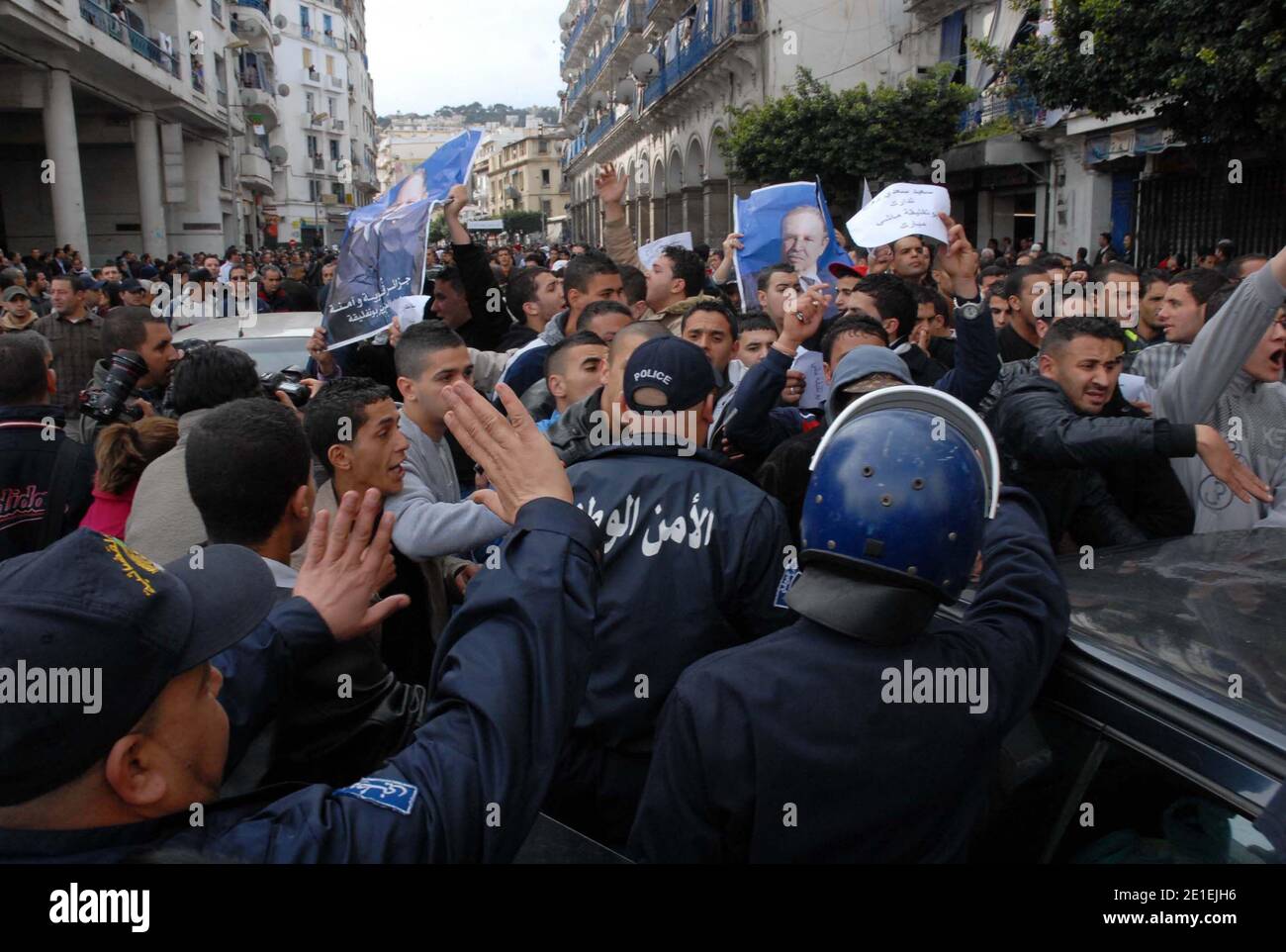 Manifestations en egypte hi-res stock photography and images - Alamy