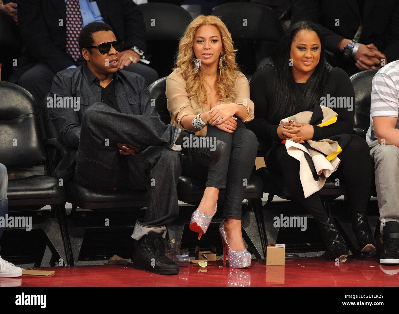 Fotos: Beyoncé e Jay Z assistem a jogo de basquete em NY - 03/11 