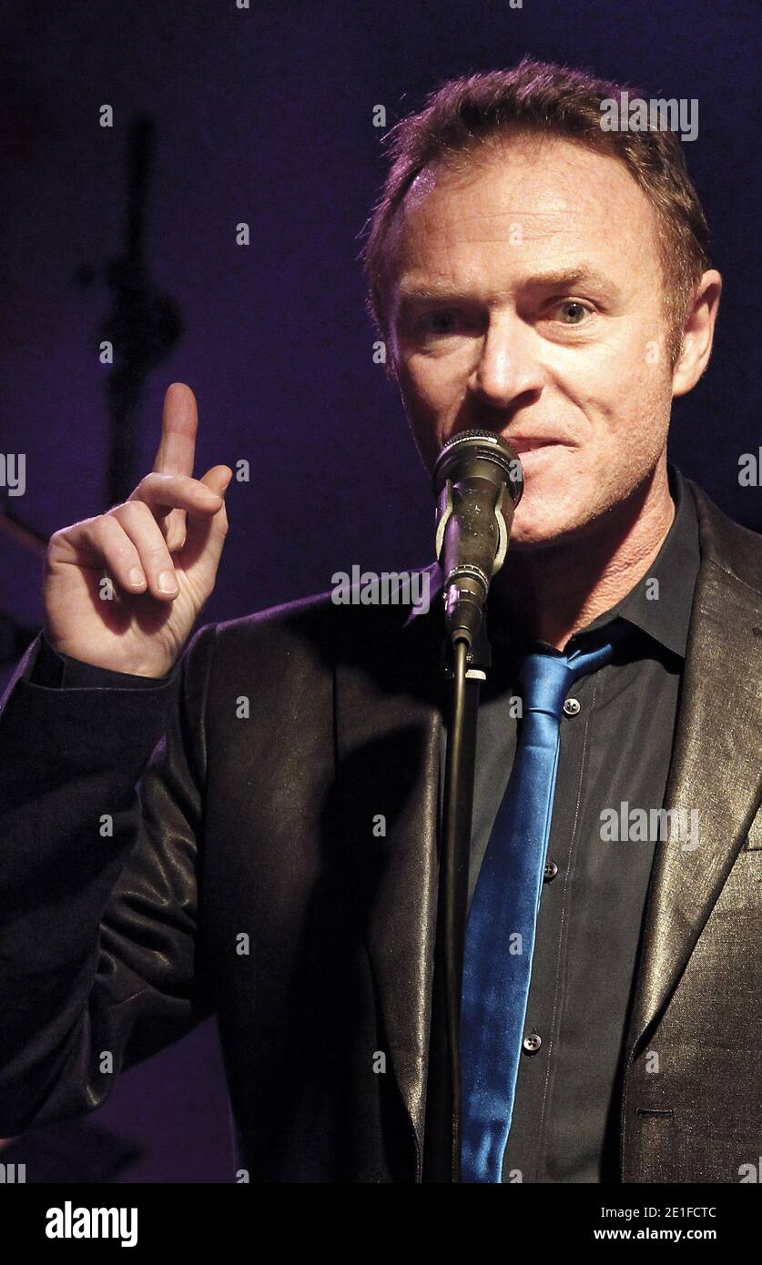 L'animateur vedette de France 2 et RTL, Christophe Hondelatte et ses trois musiciens donnent leur premier concert en public a Bordeaux a l'Amadeus Song, le 17 mars 2011. Photo by Patrick Bernard/ABACAPRESS.COM Stock Photo