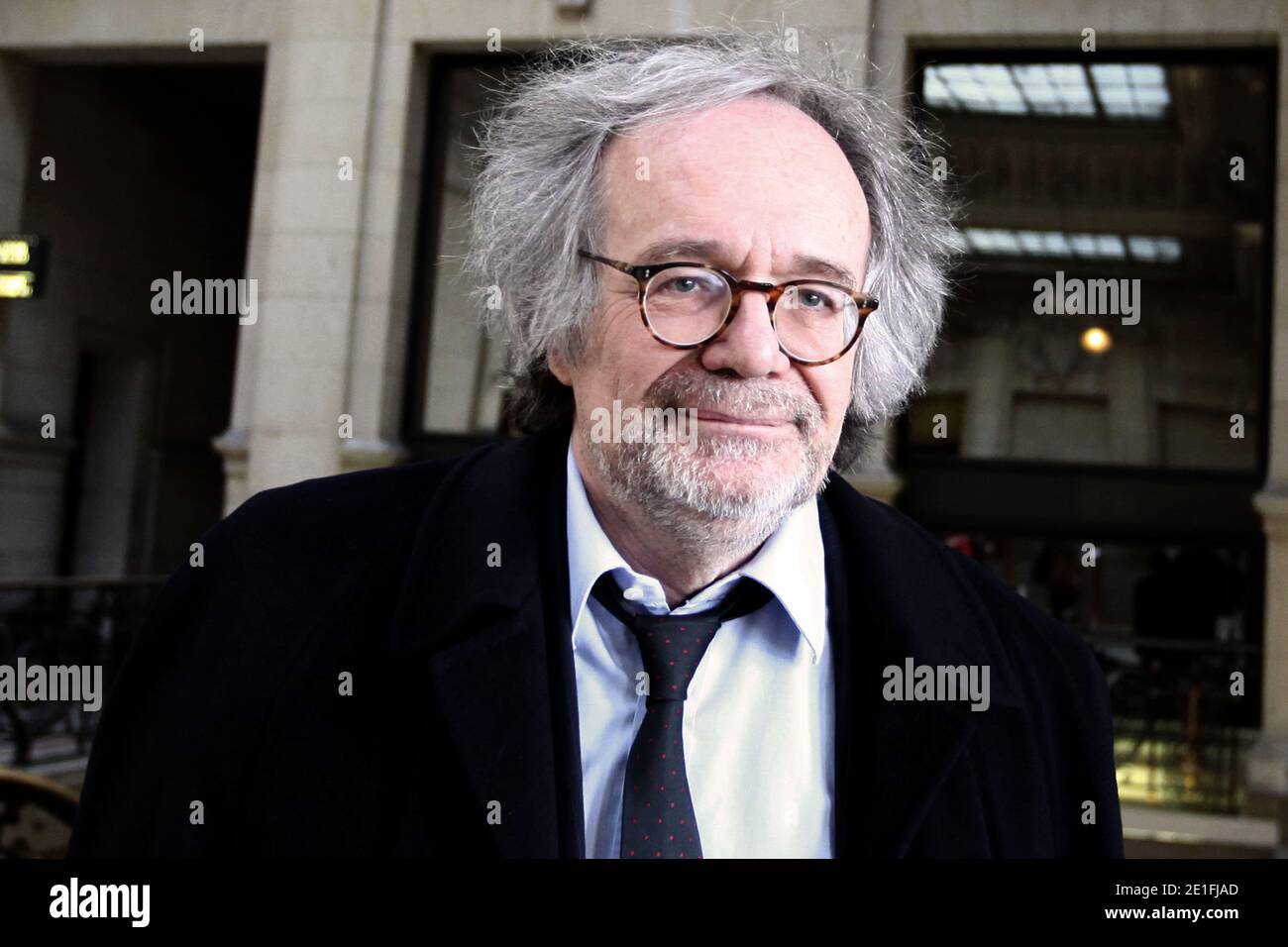 L acteur et realisateur, Pascal Thomas arrive comme temoin au Palais de Justice de Paris, France la 23 Mars 2011 pour le 2e jour de son proces de Pierre Perret et Le Nouvel Observateur devant la 17e chambre du tribunal correctionnel de Paris. Un proces qui oppose Pierre Perret et le Nouvel Observateur concernant les relations entre chanteur Pierre Perret et l'ecrivain Paul Leataud. La journaliste Sophie Delassein avait signe dans l hebdomadaire en janvier 2009 un article ou elle accusait Pierre Perret de mentir sur sa rencontre dans les annees 1950 avec Paul Leautaud. Photo par Stephane Lemout Stock Photo