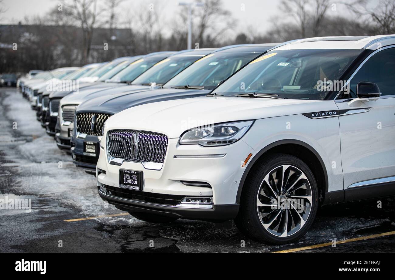 Libertyville, USA. 6th Jan, 2021. Vehicles are seen at a Ford Lincoln