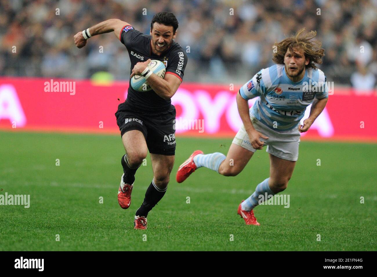 Racing-Metro's Francois Steyn battles Toulouse's Clement Poitrenaud during  the French Top 14 Rugby match, Racing-Metro vs Toulouse, at Stade de France  in St-Denis near Paris, France on March 26, 2011. Racing-Metro won