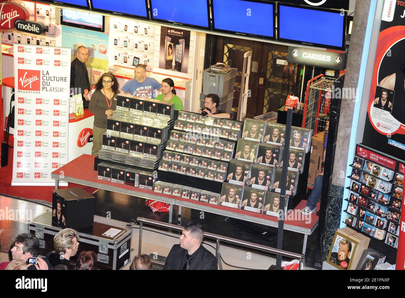 Atmosphise During The Launch Of The Album Of Johnny Hallyday Jamais Seul At Virgin Megastore Champs Elysees In Paris France On March 27 11 Photo By Nicolas Briquet Abacapress Com Stock Photo Alamy