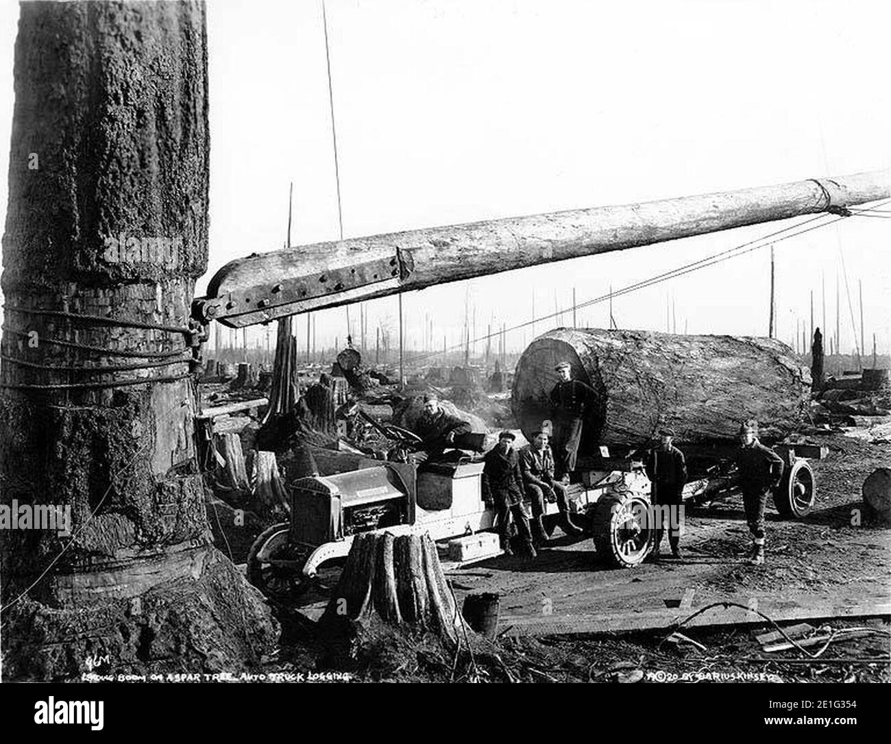 Logging truck and loading boom on a spartree, unidentified logging operation, Washington, 1920 Stock Photo