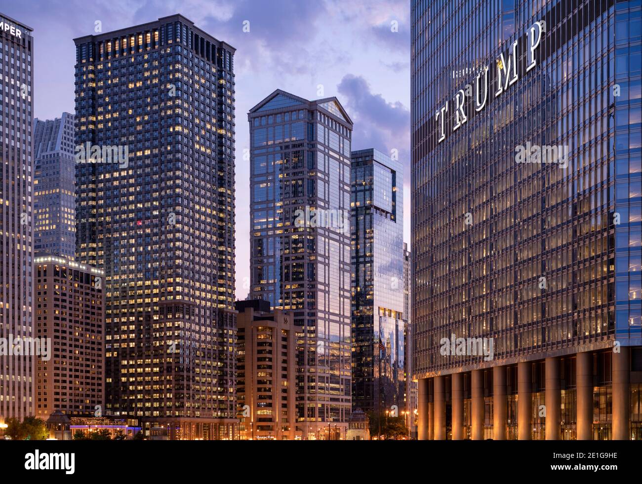 77 West Wacker Drive and Trump Tower, Chicago, Illinois, USA. Completed in 1992 and 2009. Stock Photo