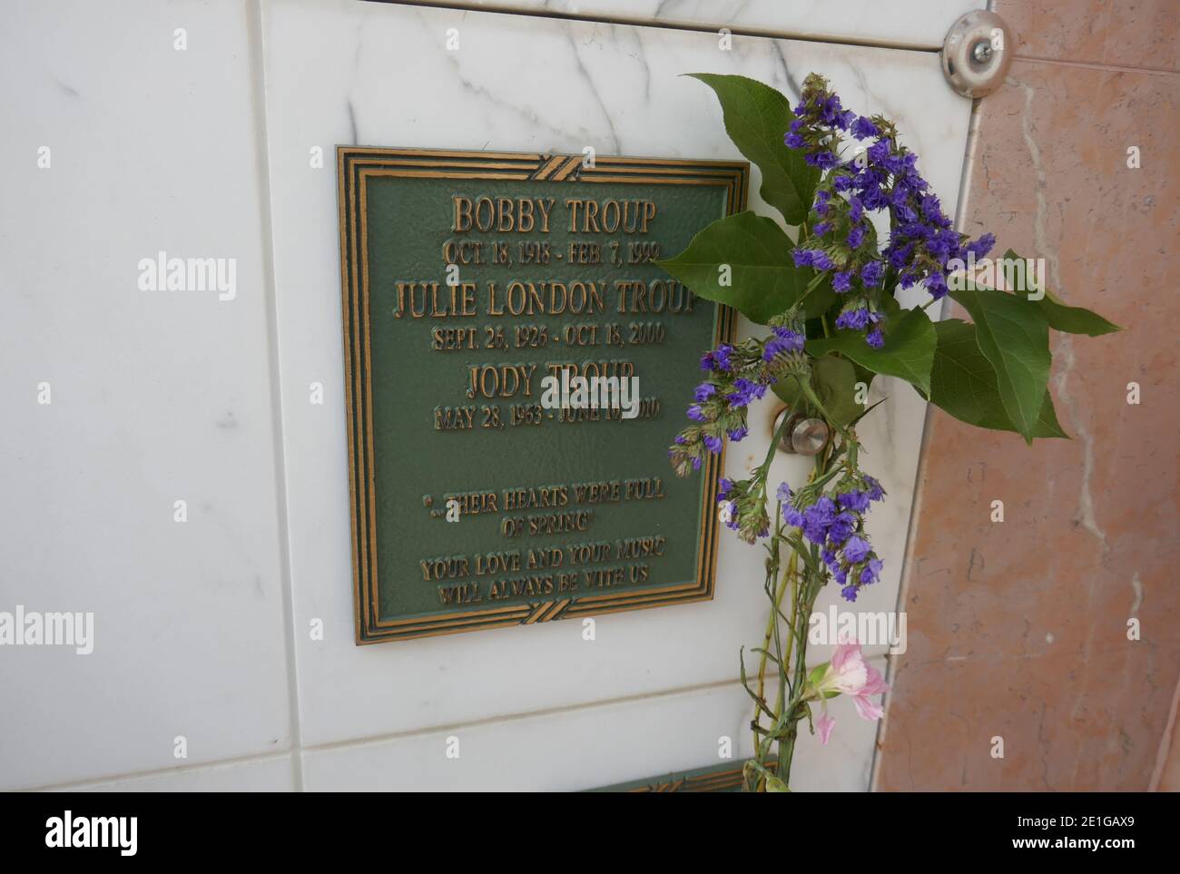 Los Angeles, California, USA 29th December 2020 A general view of atmosphere of actor Bobby Troup's Grave and singer Julie London's grave at Forest Lawn Hollywood Hills Memorial Park on December 29, 2020 in Los Angeles, California, USA. Photo by Barry King/Alamy Stock Photo Stock Photo