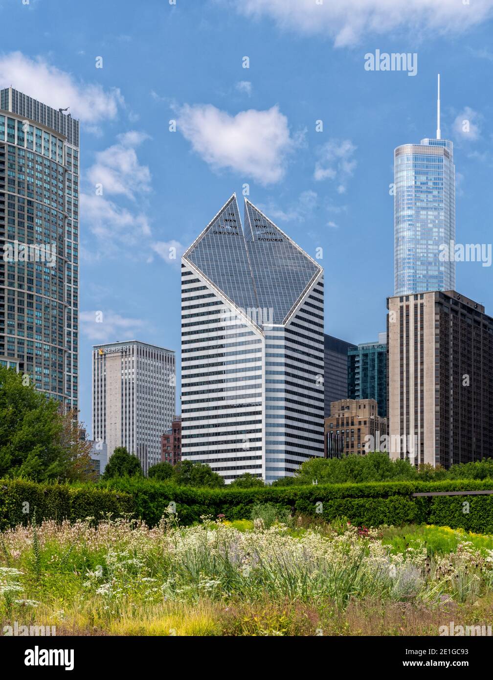 Exterior view of the Crain Communications Building (Smurfit-Stone Building), Millennium Park, 150 North Michigan Avenue, Chicago, Illinois, USA. Stock Photo