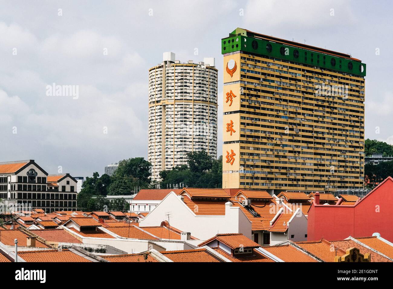 Peoples Park Plaza & Pearl Bank Apartments, towering above the vincinity shophouses in Chinatown, Singapore. Stock Photo